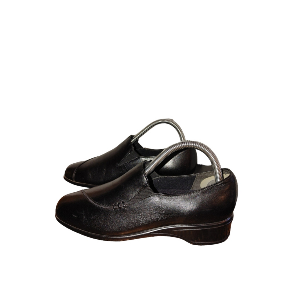 Munro Traveler Size 8